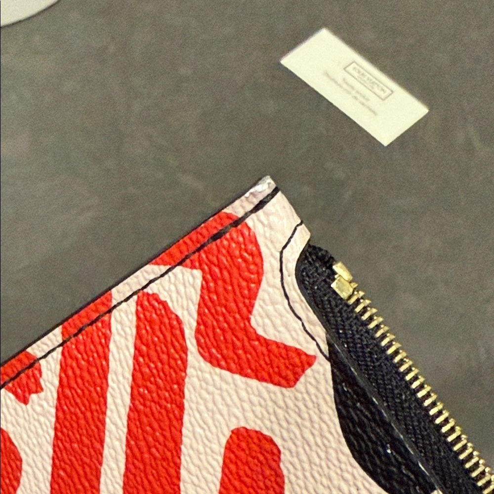 Louis Vuitton Crafty Giant Monogram GM Pochette - Picture 13 of 13